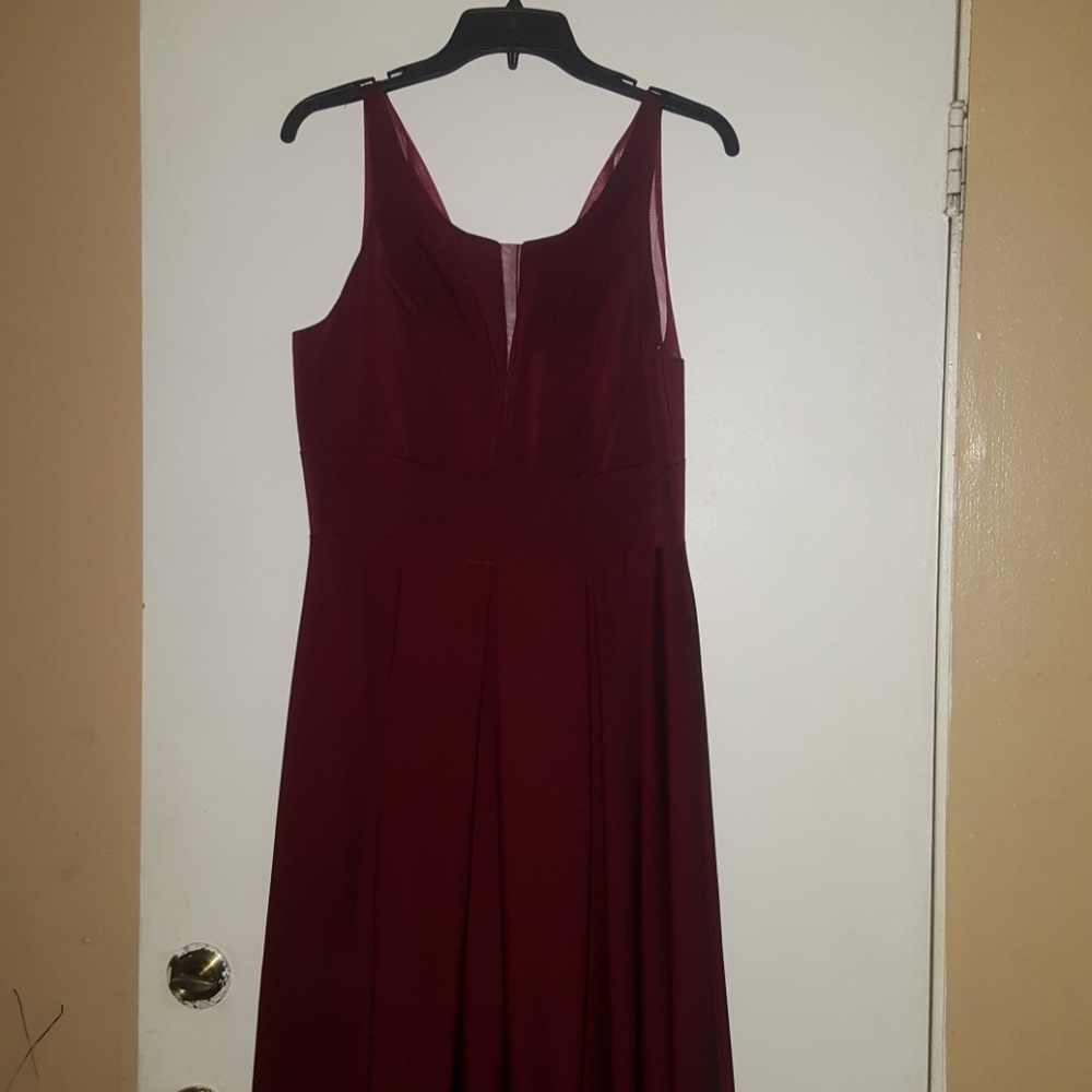Burgundy long women's dress it has pockets